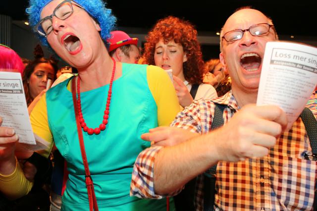 Stage Diving zu“ Kölsch statt Käsch“