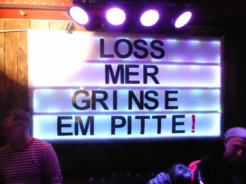 Loss mer singe un grinse