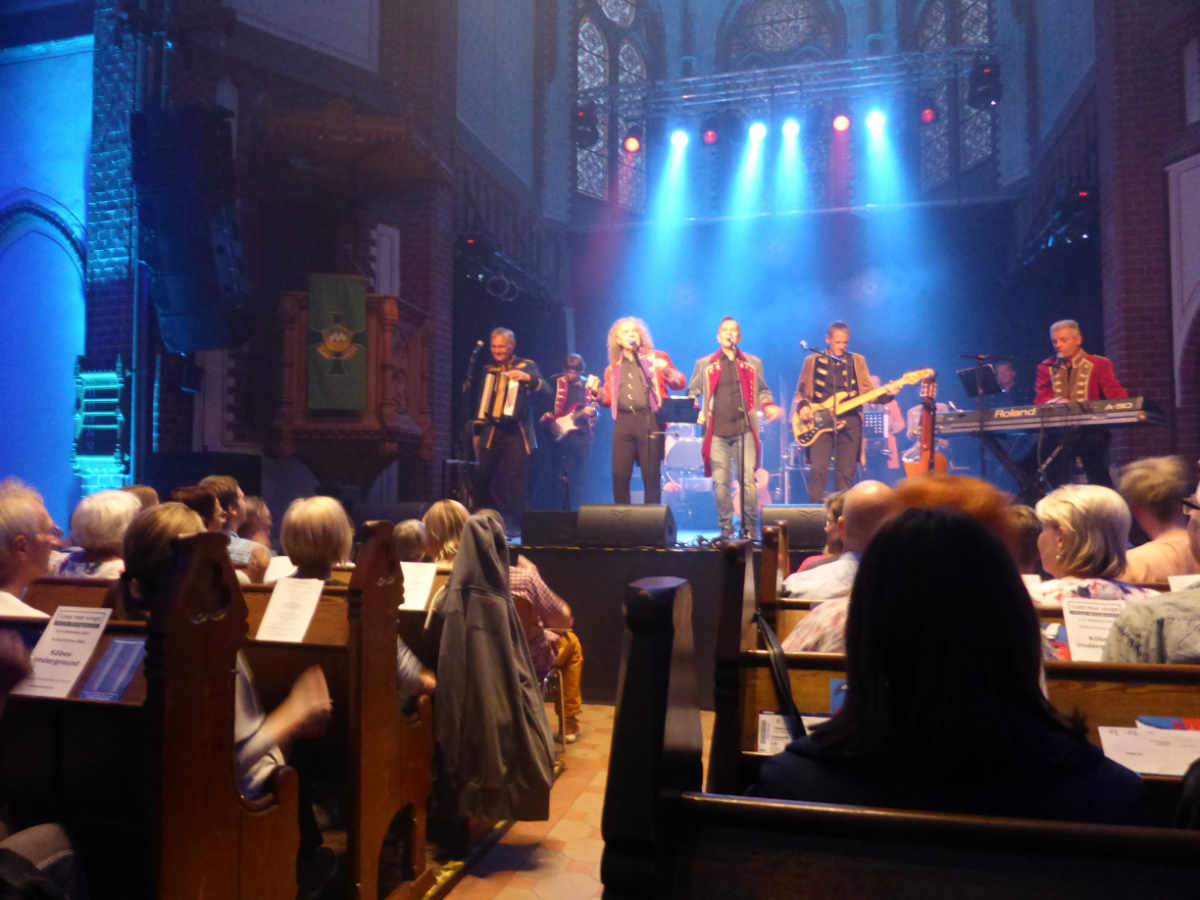 Köbes Underground mit „Loss mer singe“ zu Gast in der Kulturkirche